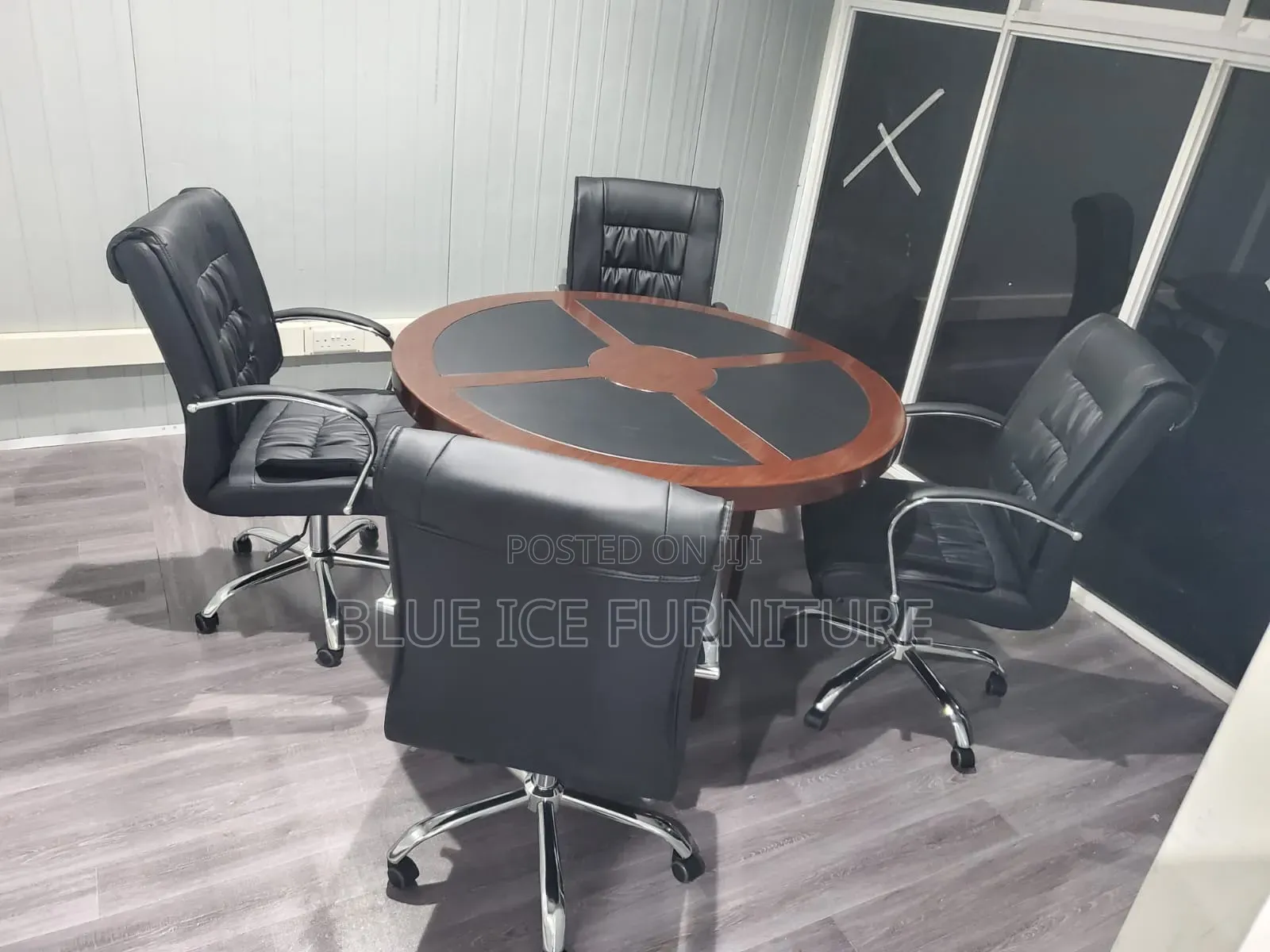 Executive Meeting Table With 4 Leather Chair