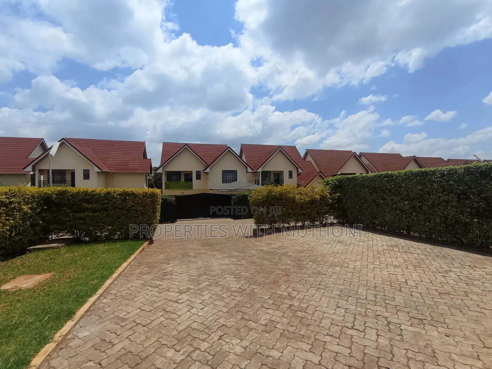 4bdrm Maisonette in Oluulua for sale