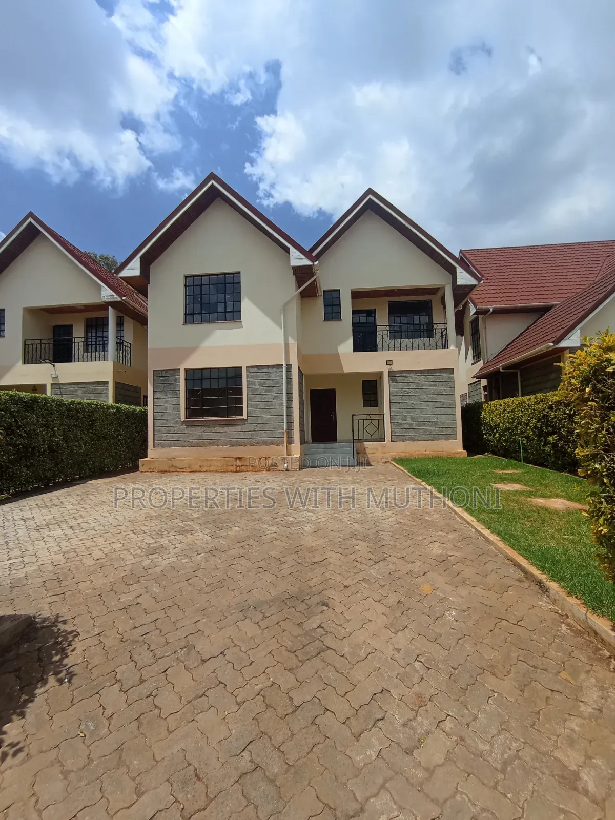 4bdrm Maisonette in Oluulua for sale
