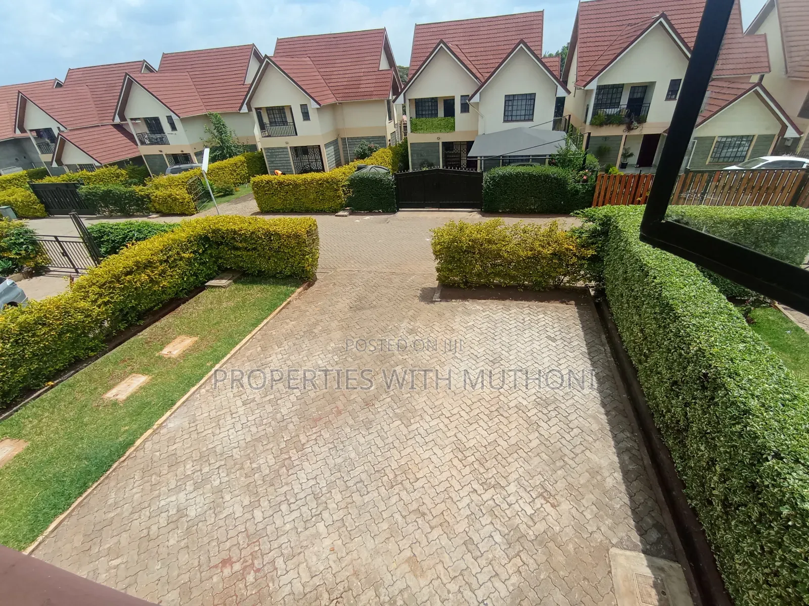 4bdrm Maisonette in Oluulua for sale