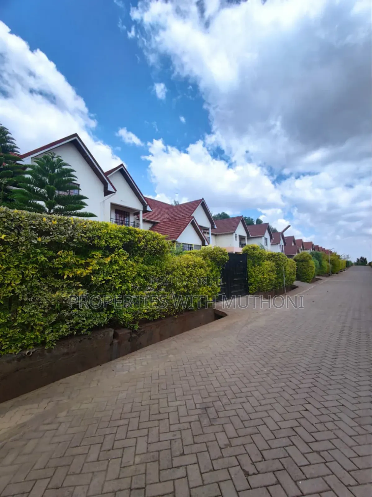 4bdrm Maisonette in Oluulua for sale