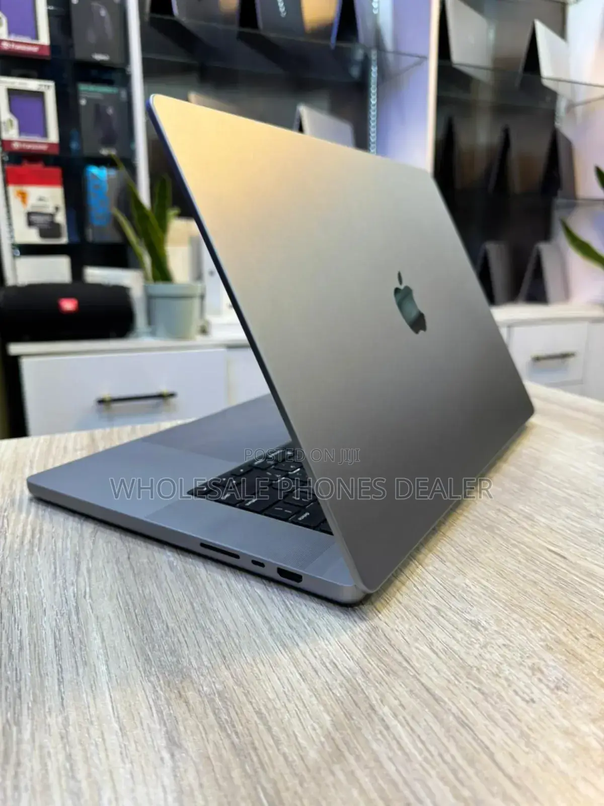 Laptop Apple MacBook Pro 2021 M1 64GB Apple M1 Pro SSD 1T