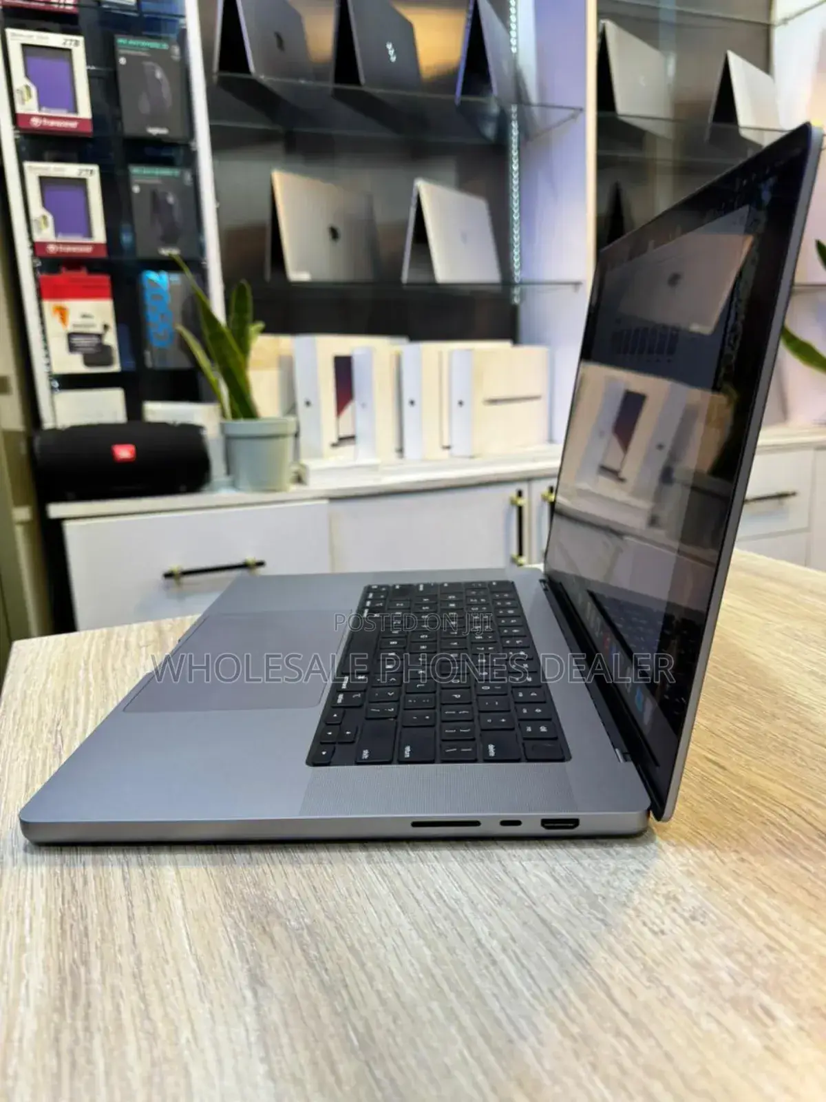 Laptop Apple MacBook Pro 2021 M1 64GB Apple M1 Pro SSD 1T
