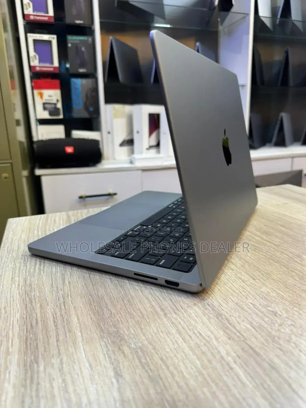 Laptop Apple MacBook Pro 2023 M3 Pro 14-inch 8GB Apple M3 SSD 512GB