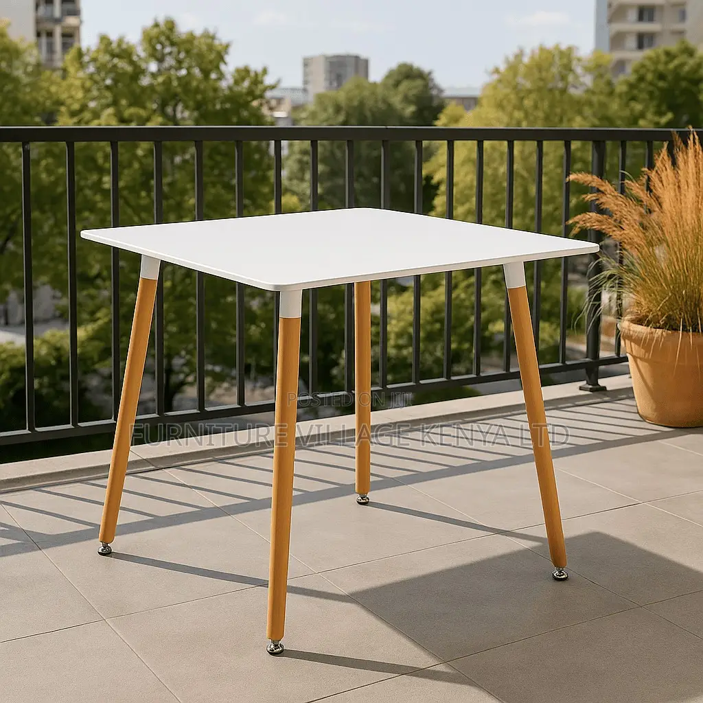 Dining Table; Modern Round Wooden Outdoor Dining Table