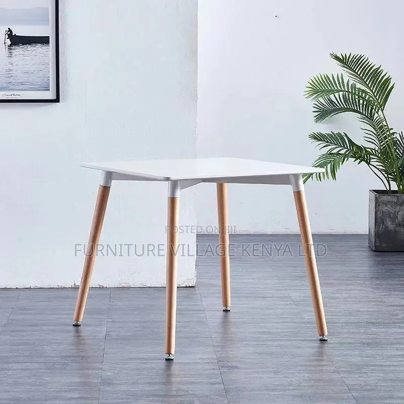 Dining Table; Modern Round Wooden Outdoor Dining Table