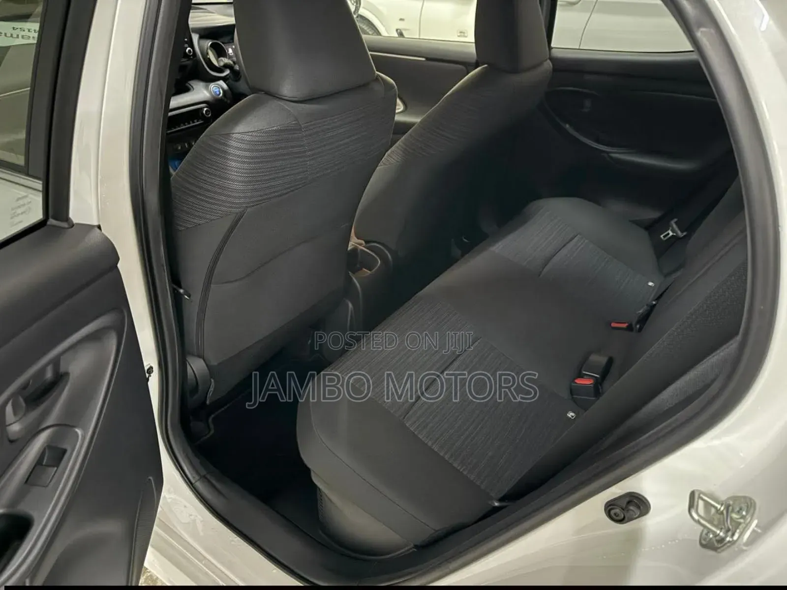 Toyota Yaris 1.5 Sedan LE 2020 White