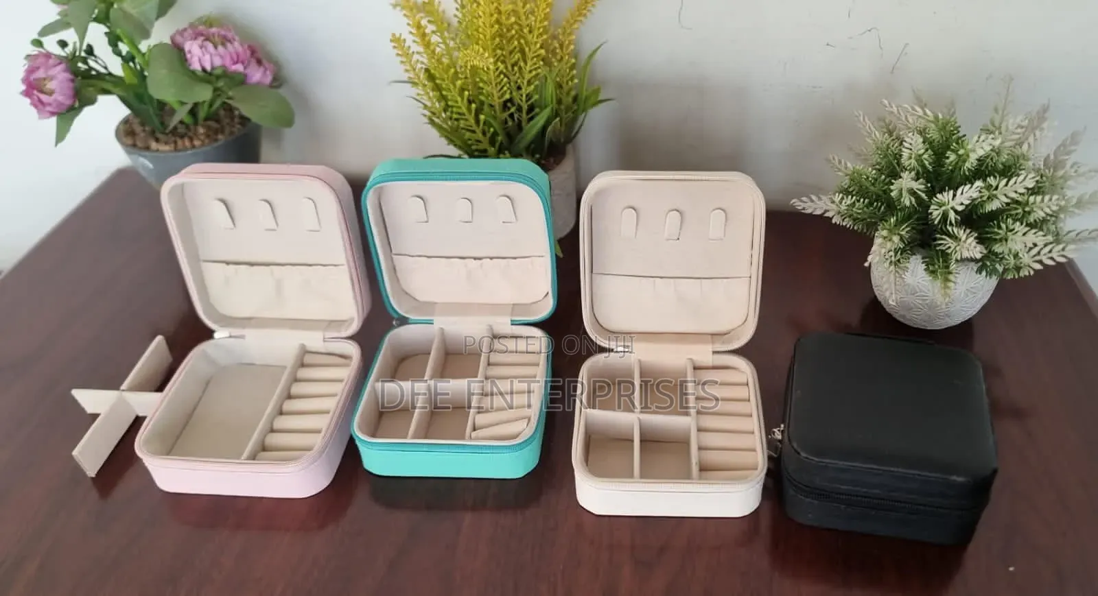 Portable Compact Beauty Accessory Storage Box