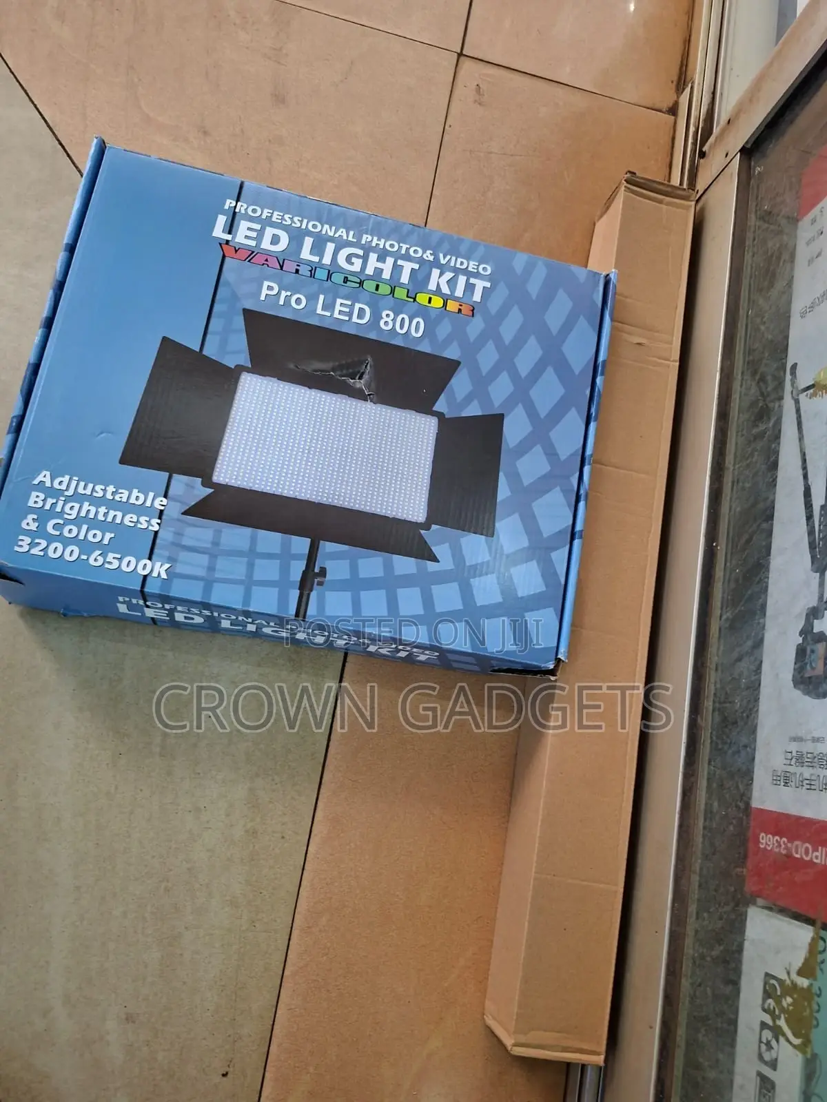 Led 800 Video Light Kit With Tripod Batteries