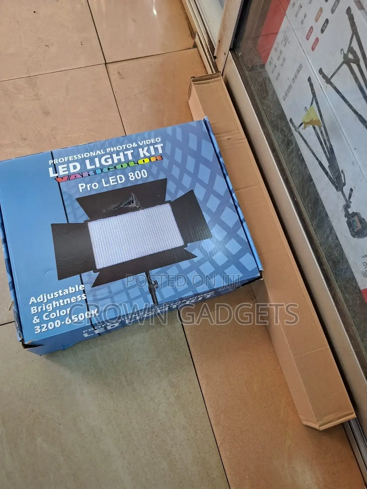 Led 800 Video Light Kit With Tripod Batteries