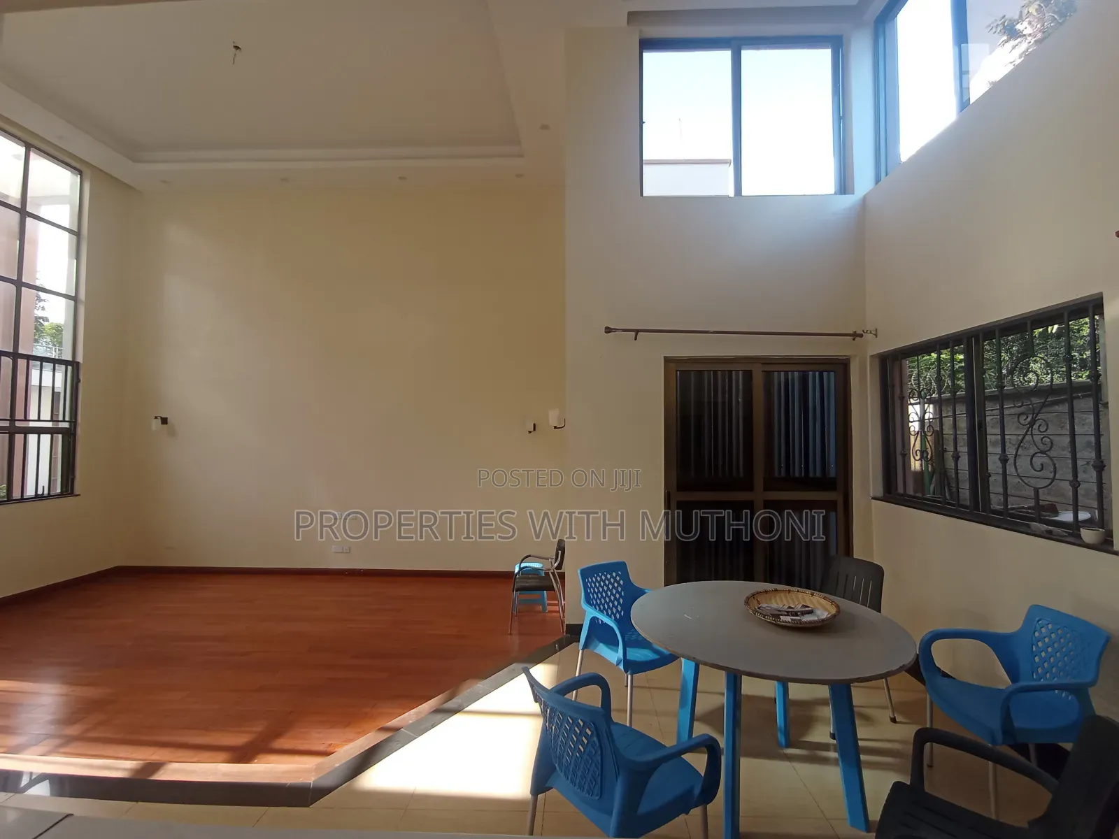5bdrm Villa in Muthangari for sale