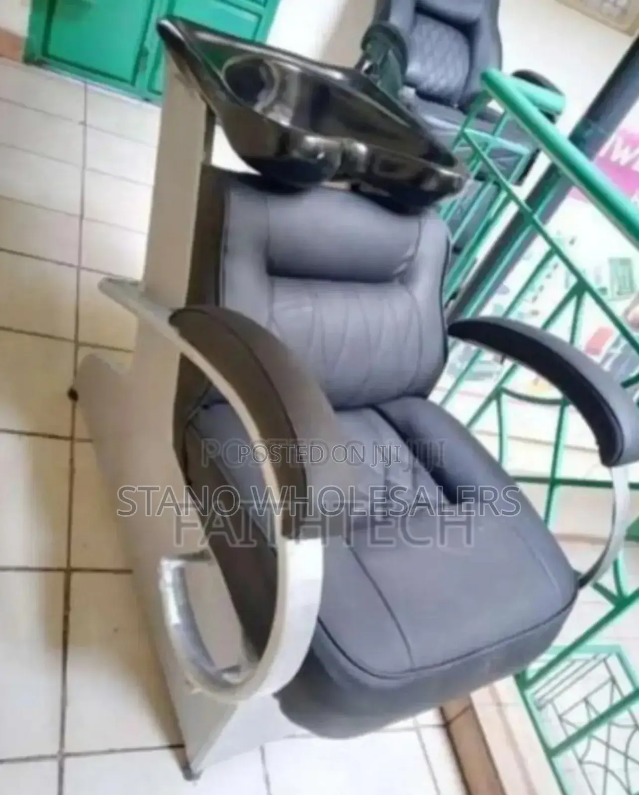 Colour Black Executive Barber Chair. With Sink