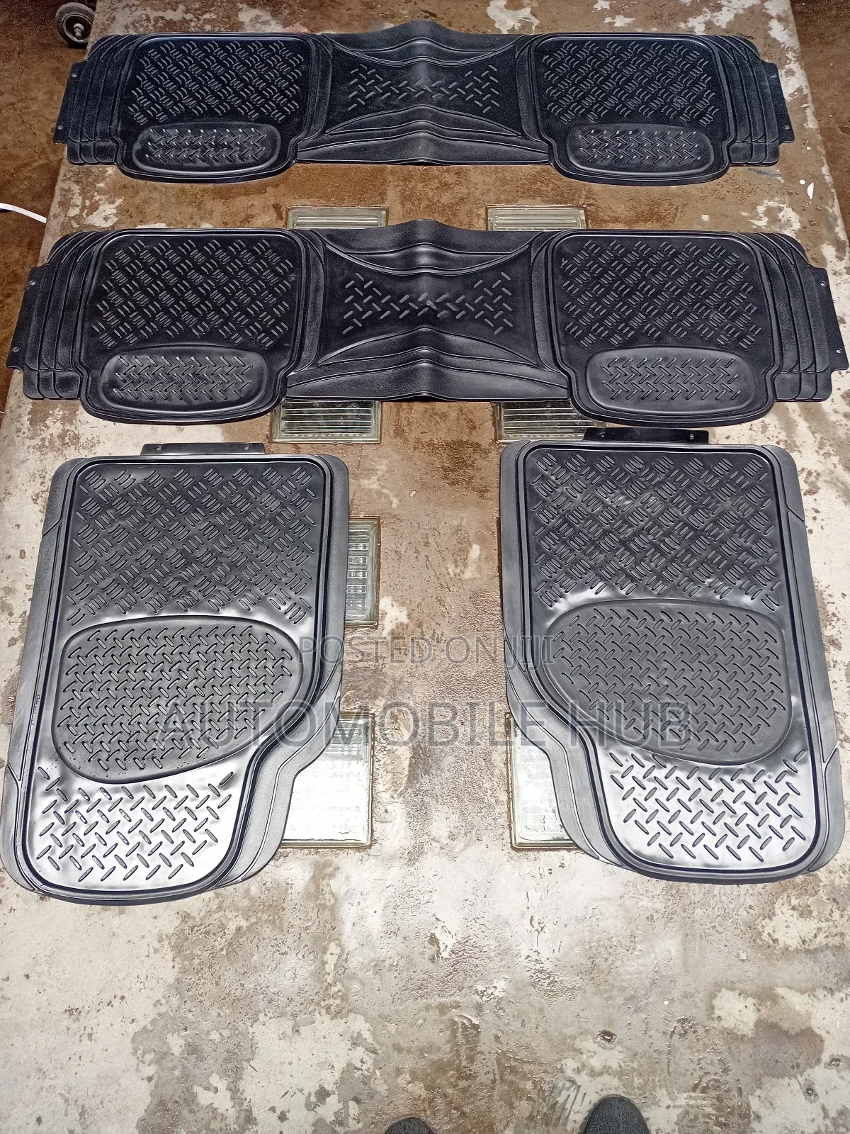 7-Seater Conjoined Black Car Mats – Heavy-Duty Anti-Slip