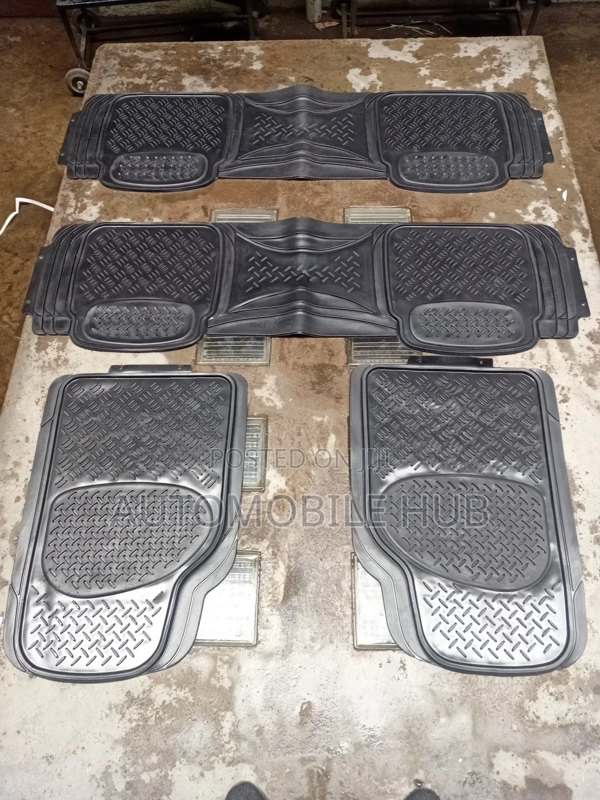 7-Seater Conjoined Black Car Mats – Heavy-Duty Anti-Slip