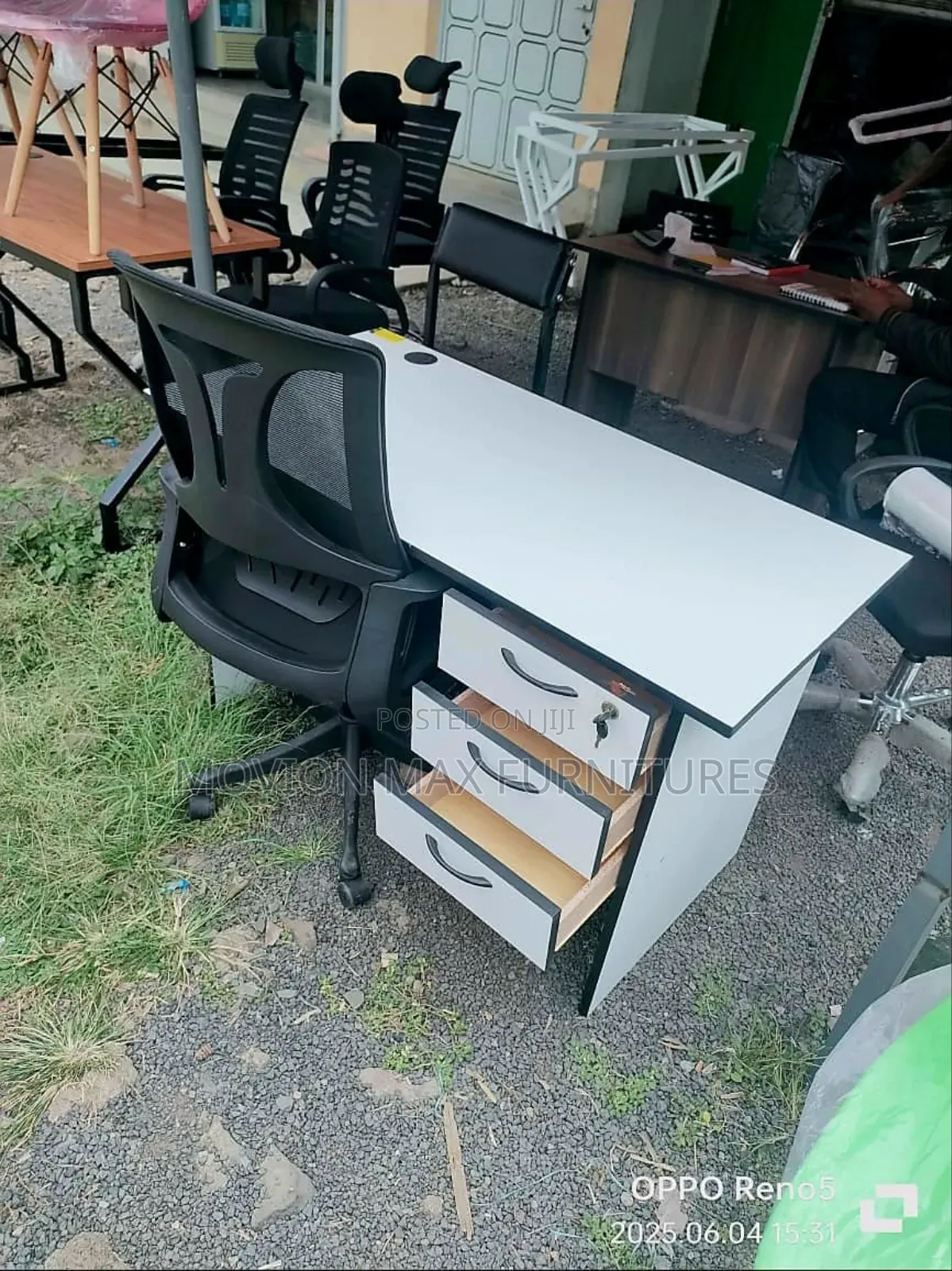 Modern Chair +Table 12500