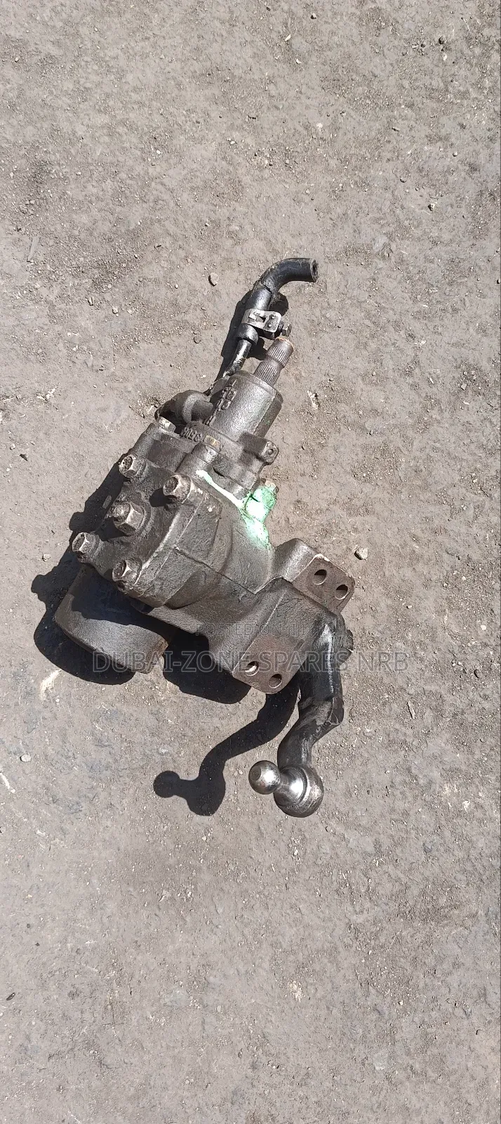 Steering Box Hilux 4×4 Available.