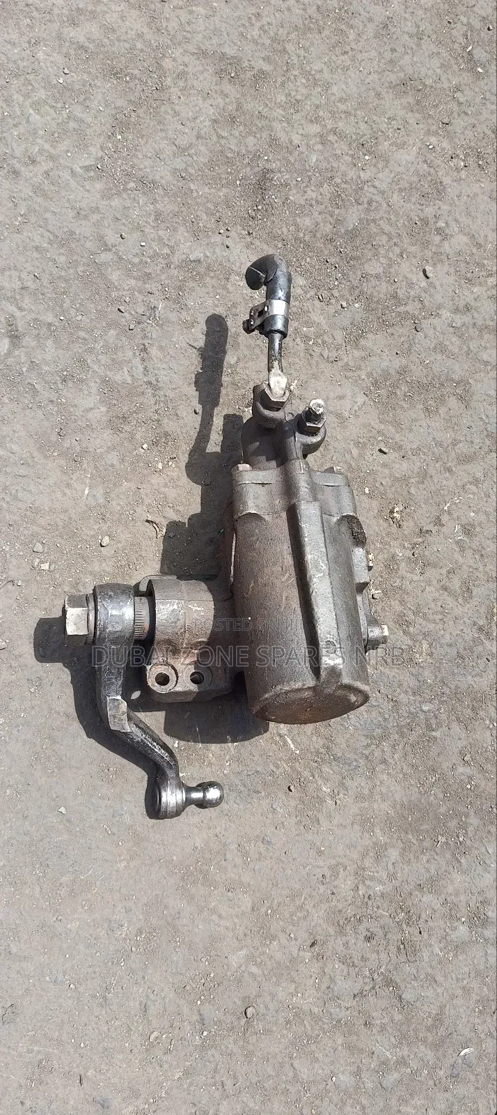 Steering Box Hilux 4×4 Available.