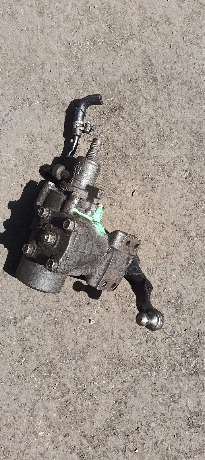 Steering Box Hilux 4×4 Available.