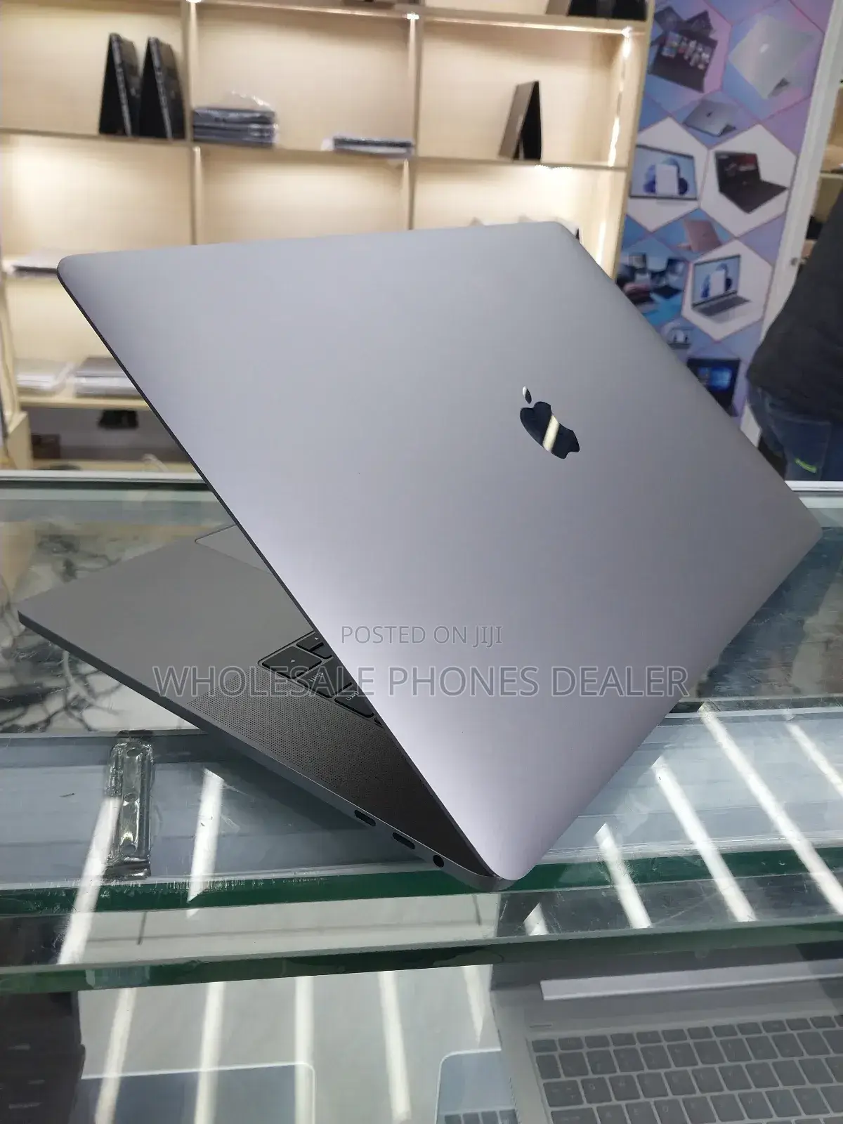 Laptop Apple MacBook Pro 2018 16GB Intel Core i7 SSD 512GB