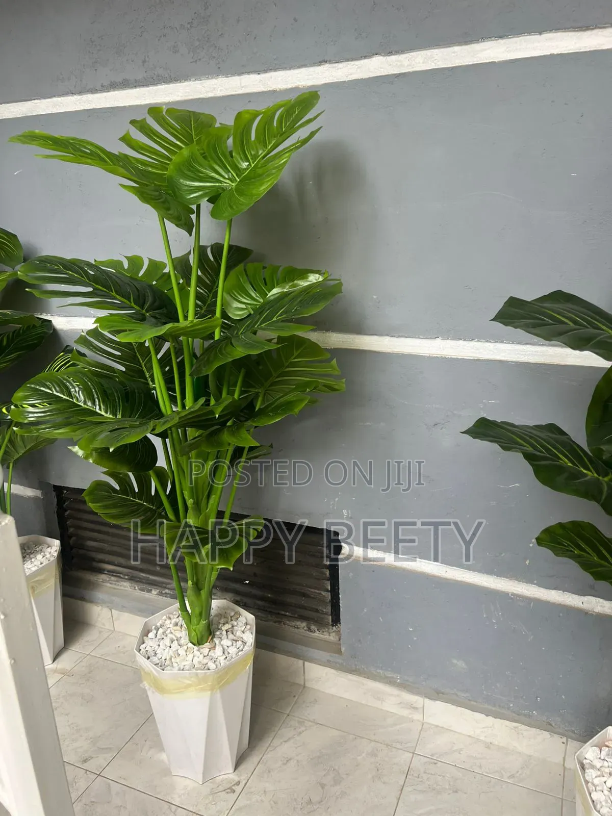 *Artificial Decorative Indoor Plant With Decorative Plastic Vase
