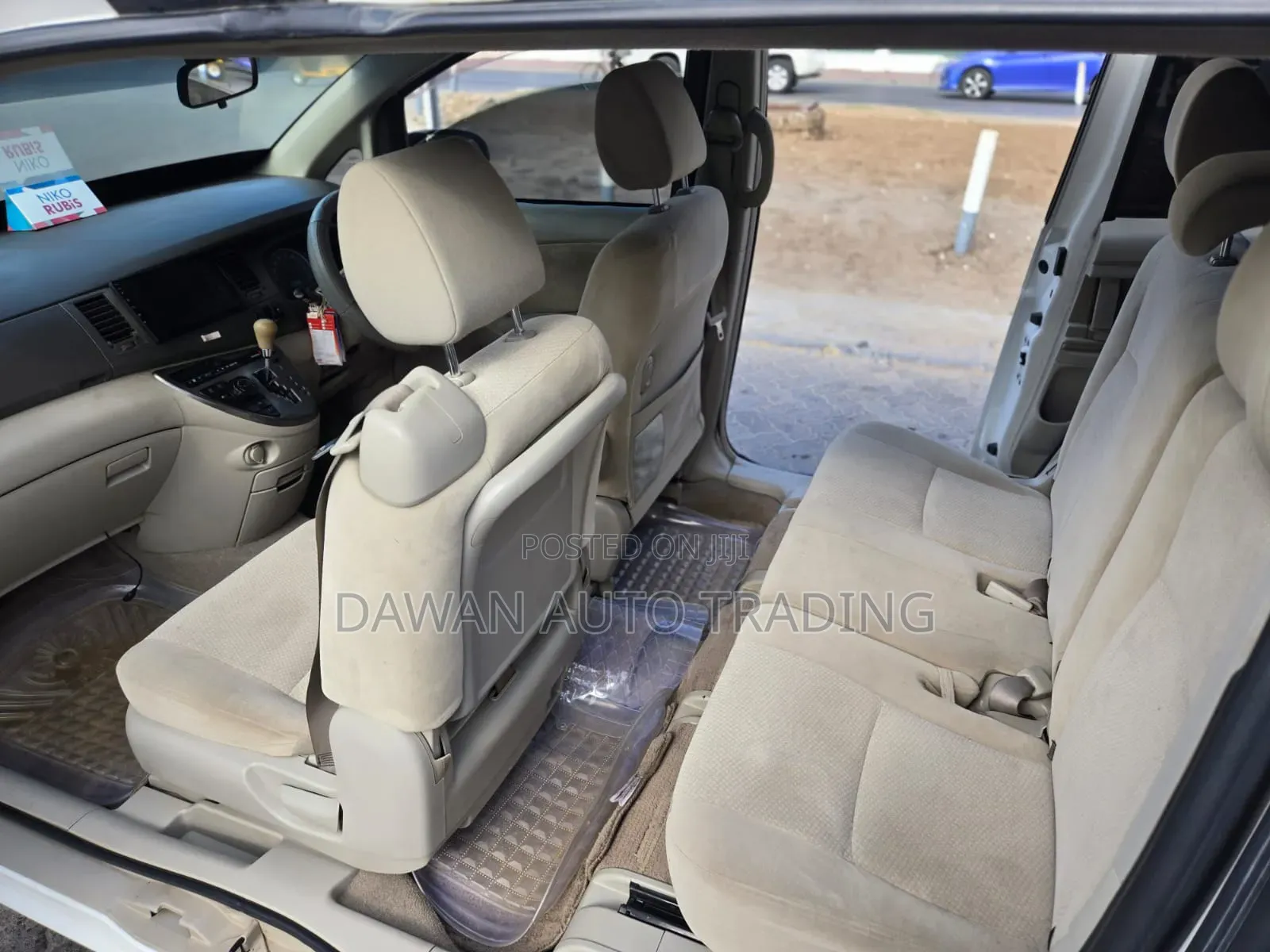 Toyota ISIS 2016 White