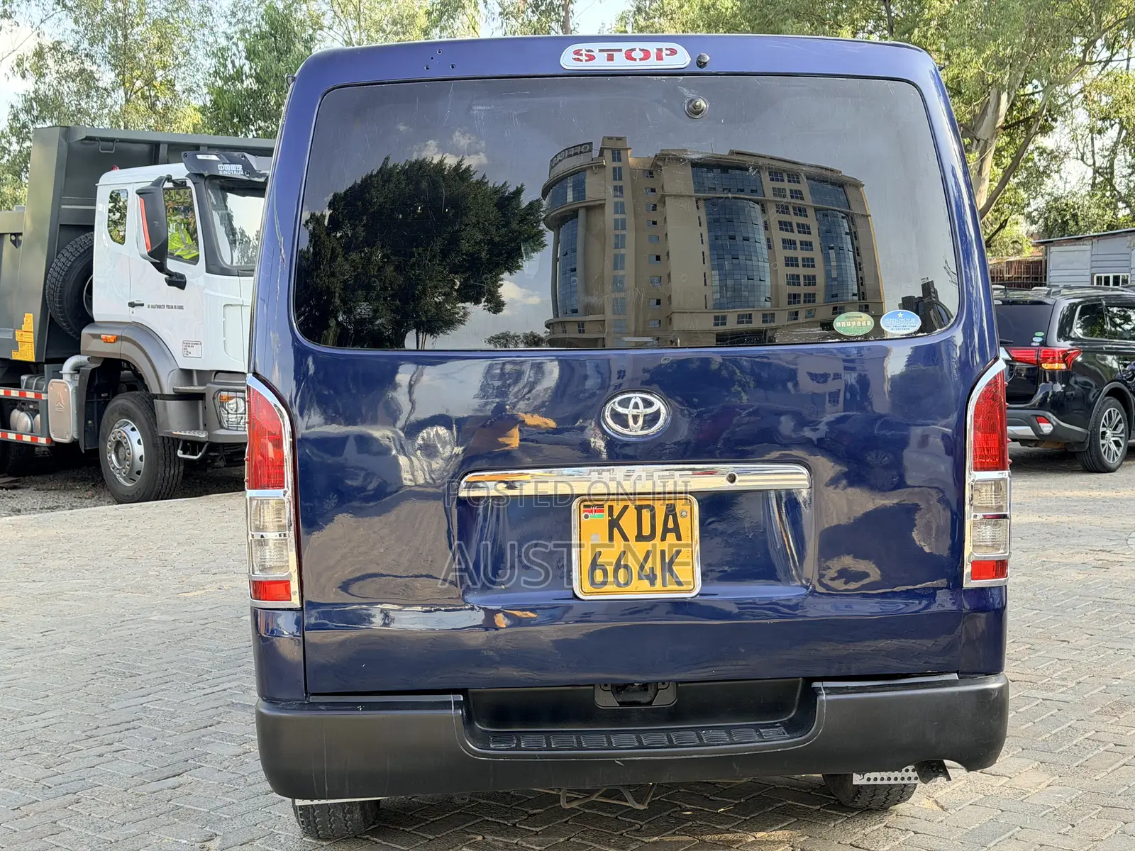 Toyota HiAce 2014 Blue