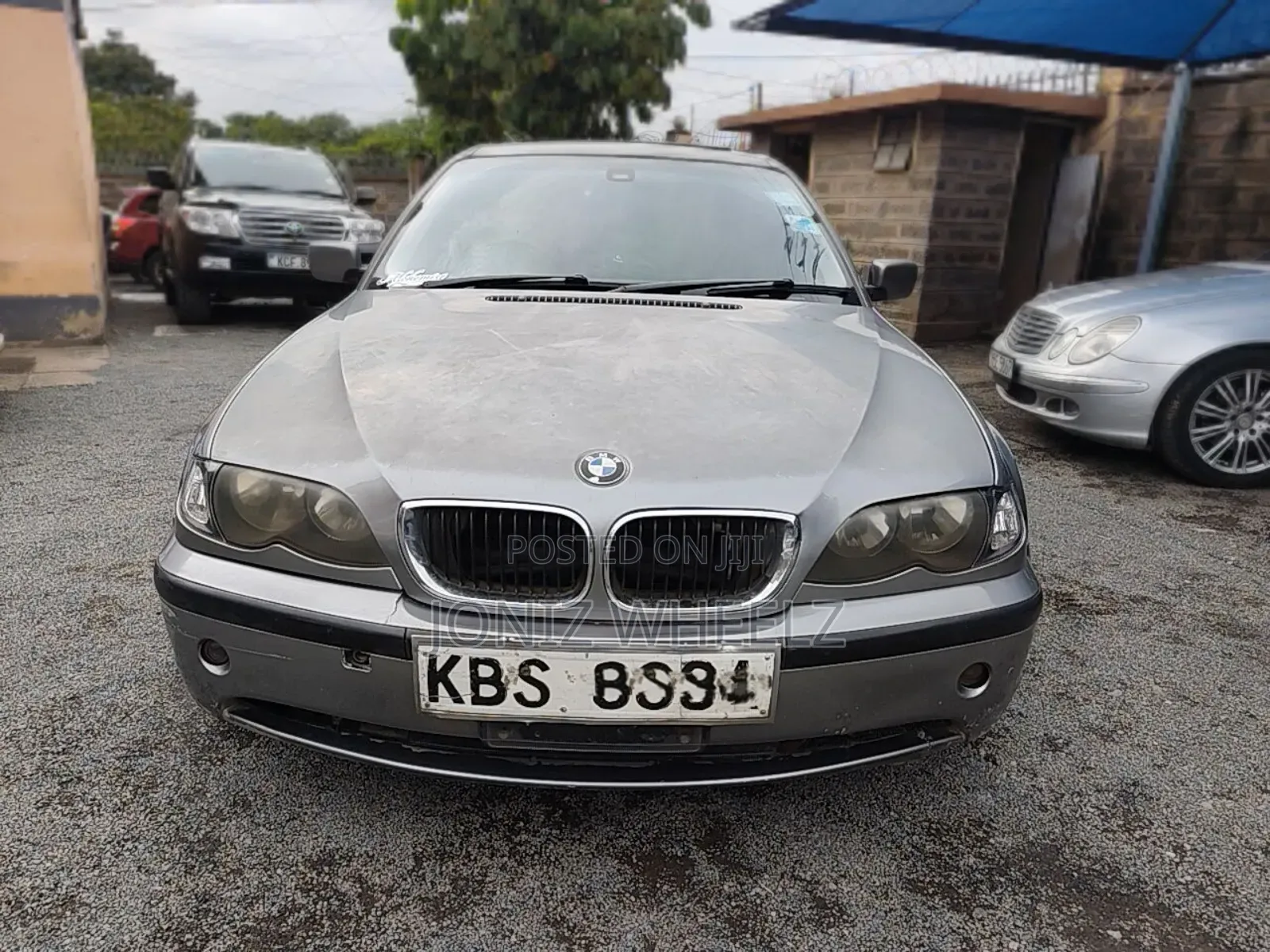 BMW 320i Sedan RWD 2005 Silver