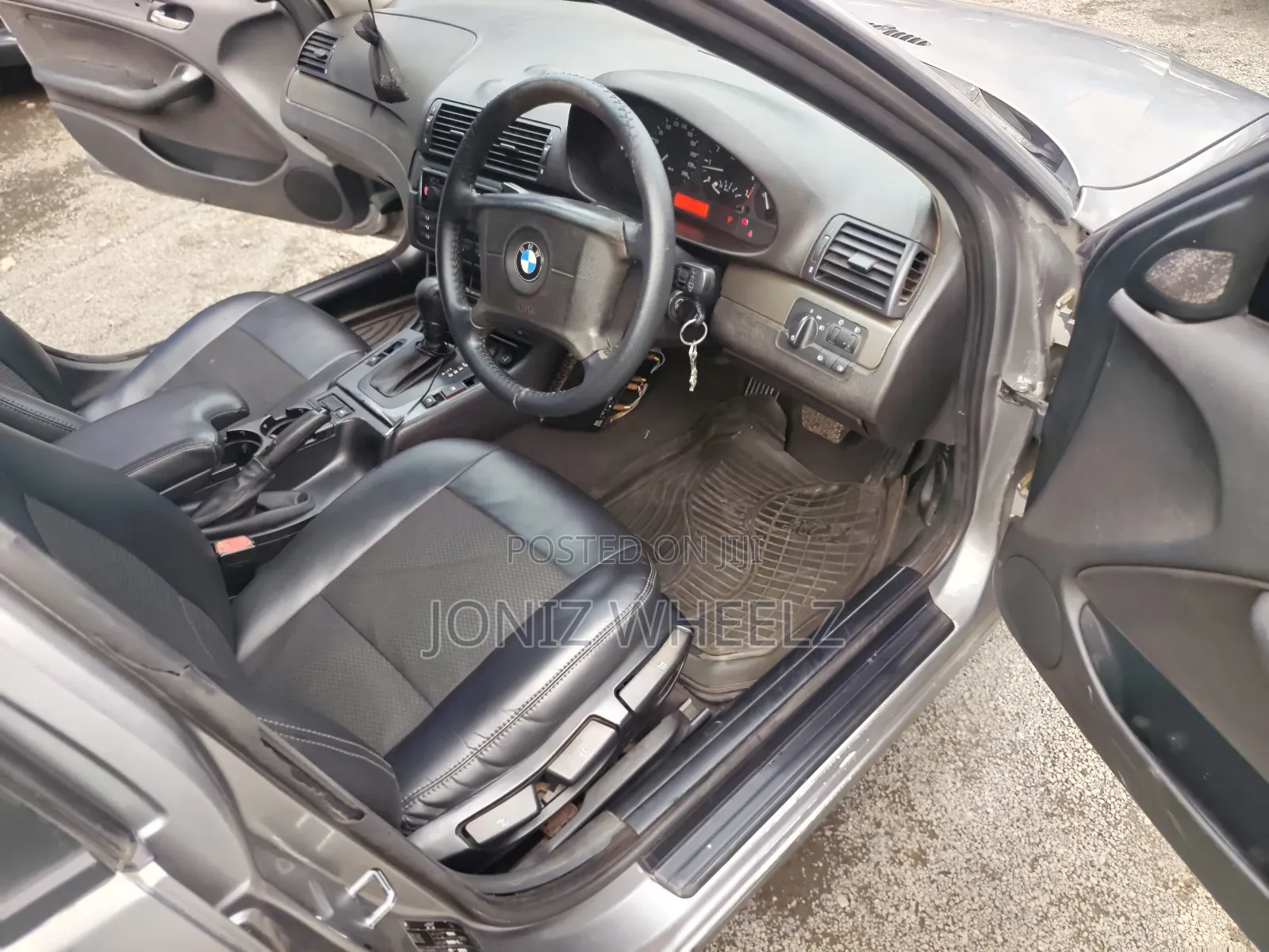 BMW 320i Sedan RWD 2005 Silver