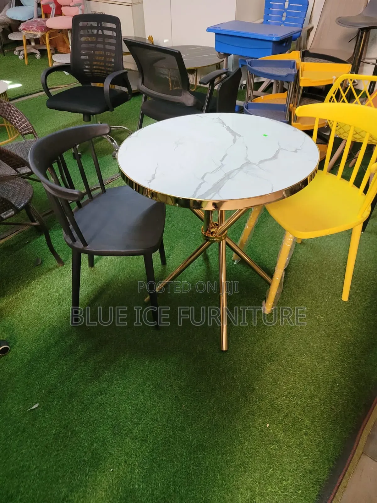 Balcon Table With Plastic Chair