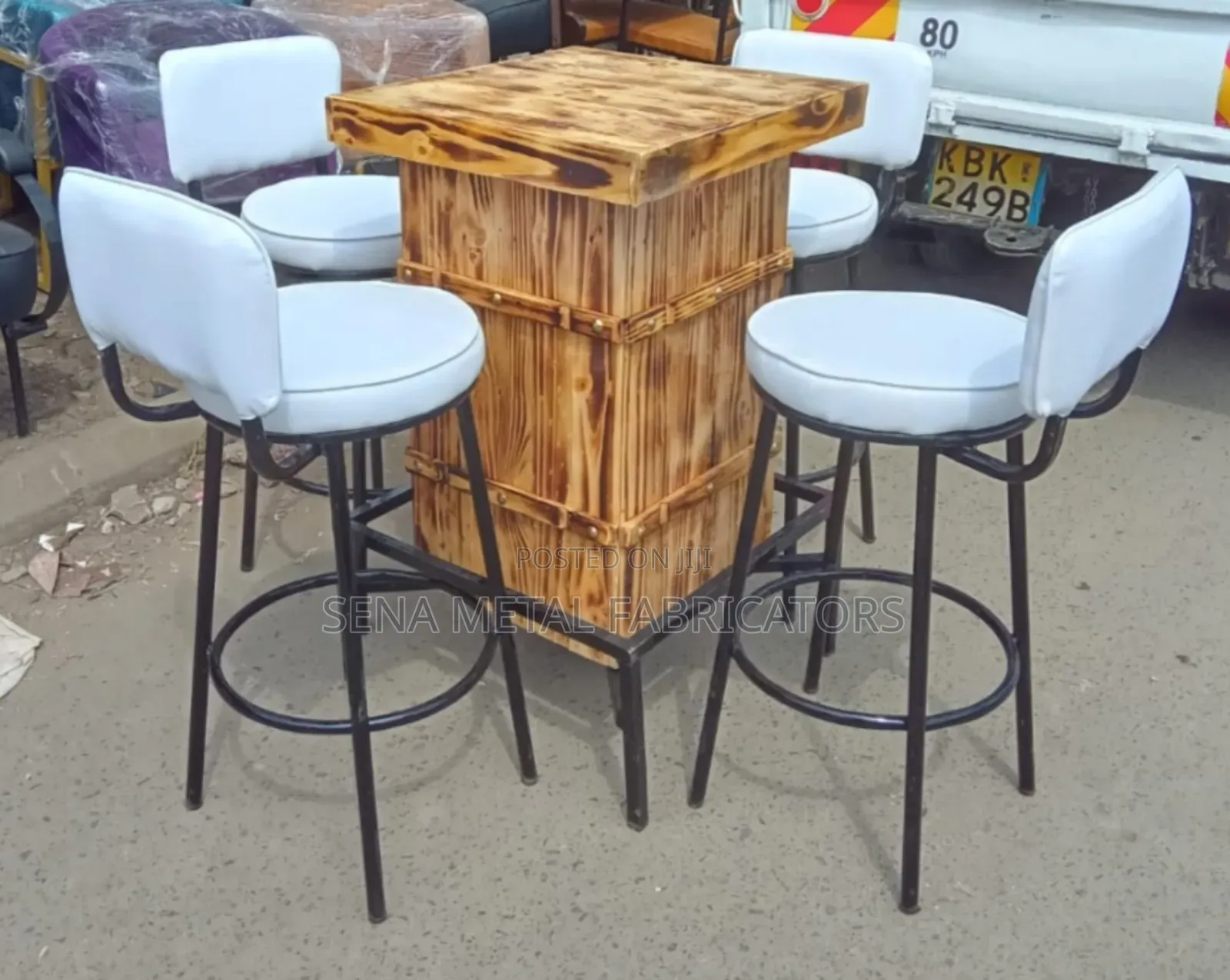 Rustic Barrel Bar Table With 4 High Stools.