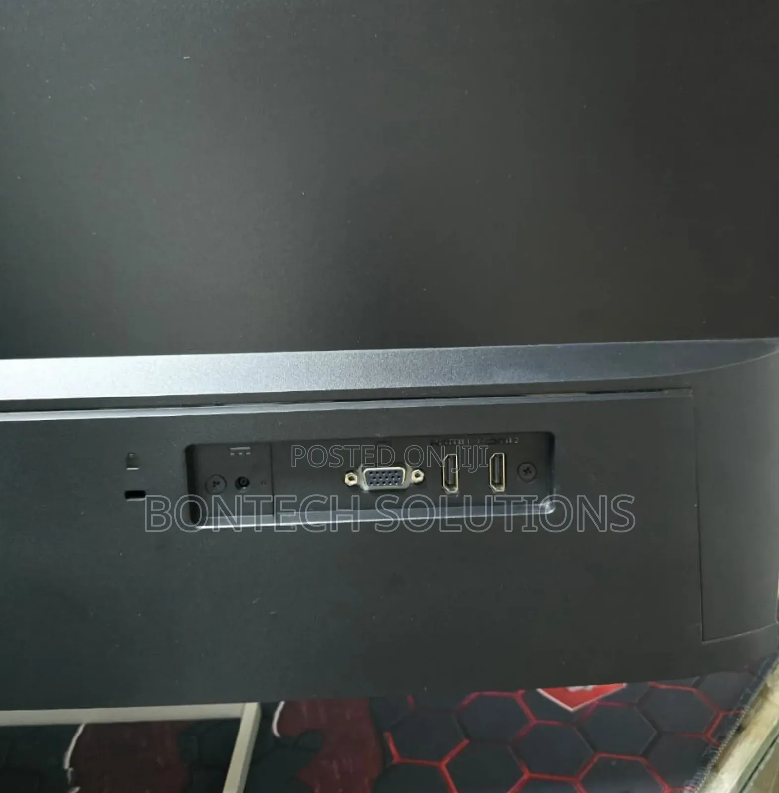 Hp M32f
Display Size: 32inch