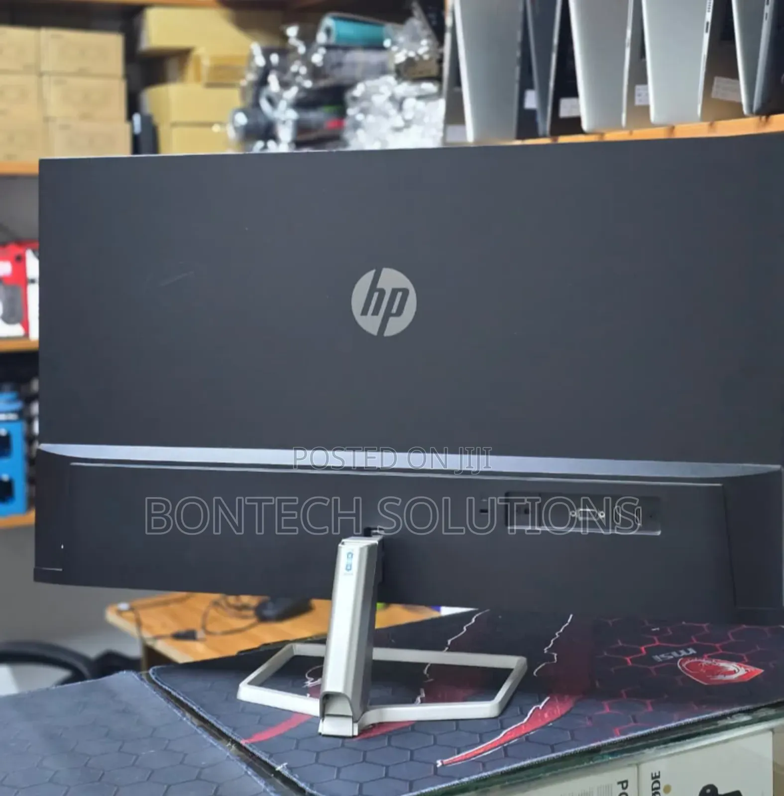 Hp M32f
Display Size: 32inch