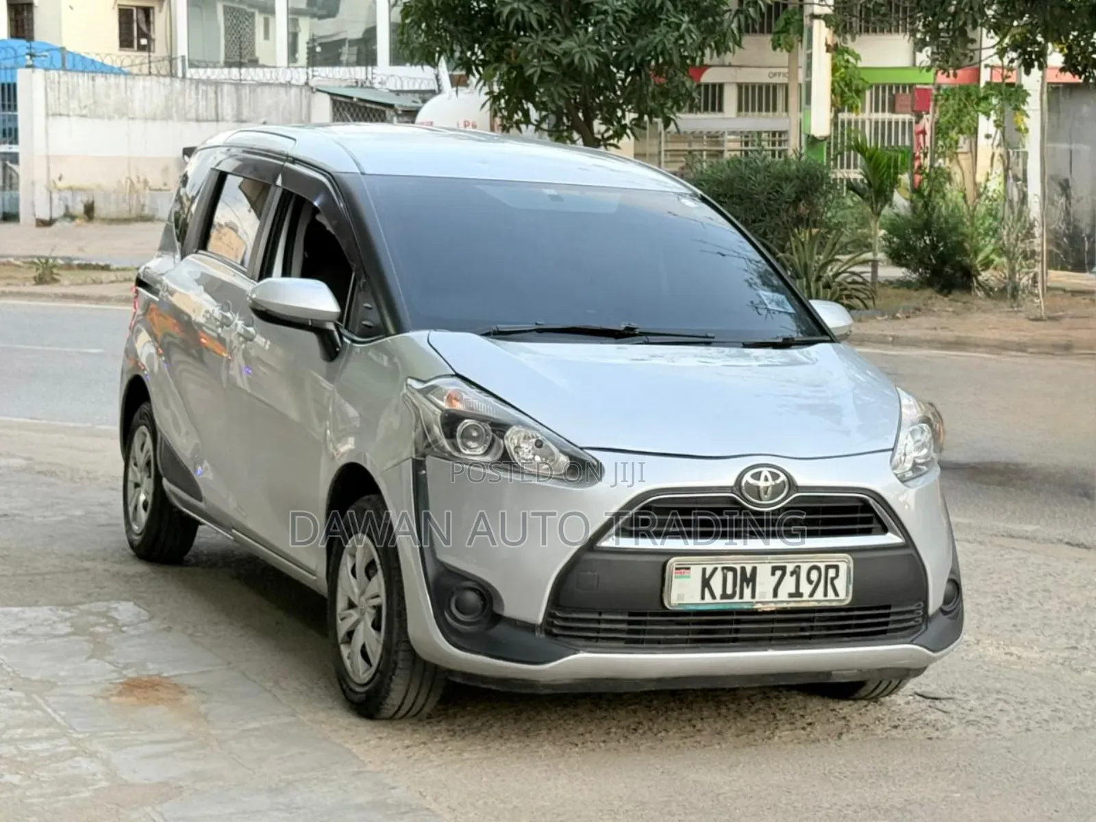 Toyota Sienta 2016 Silver