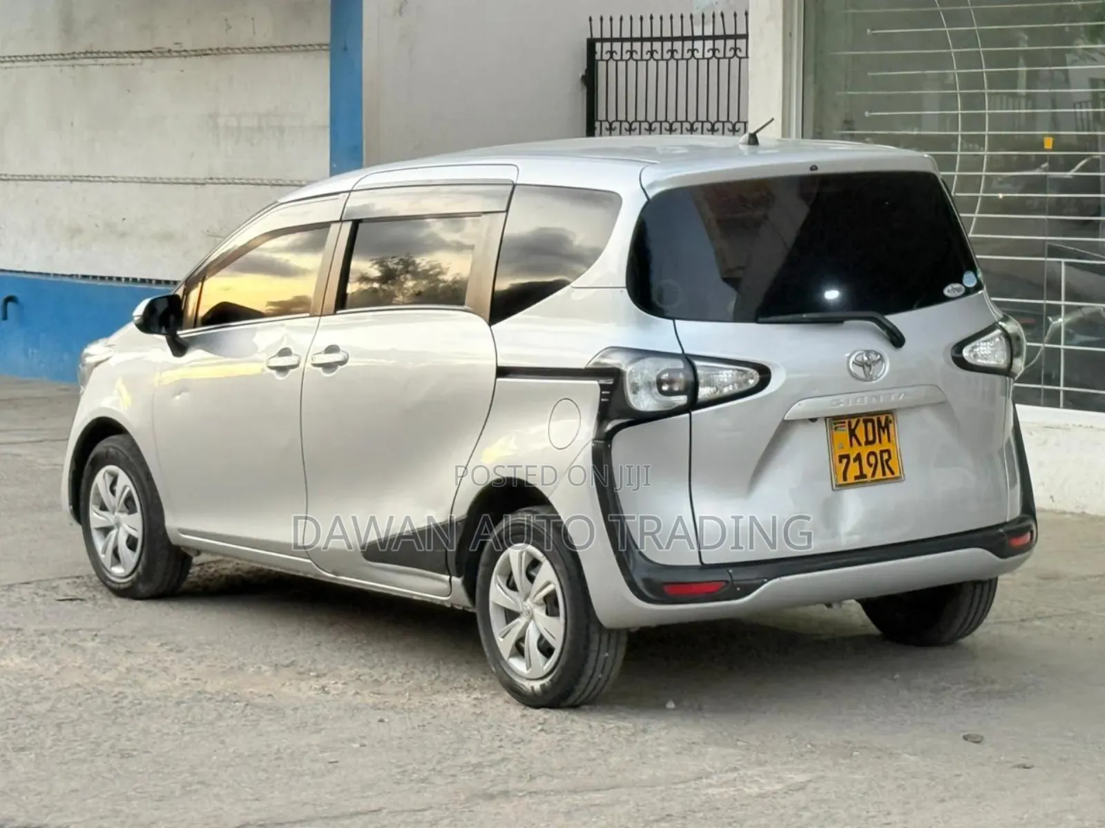 Toyota Sienta 2016 Silver