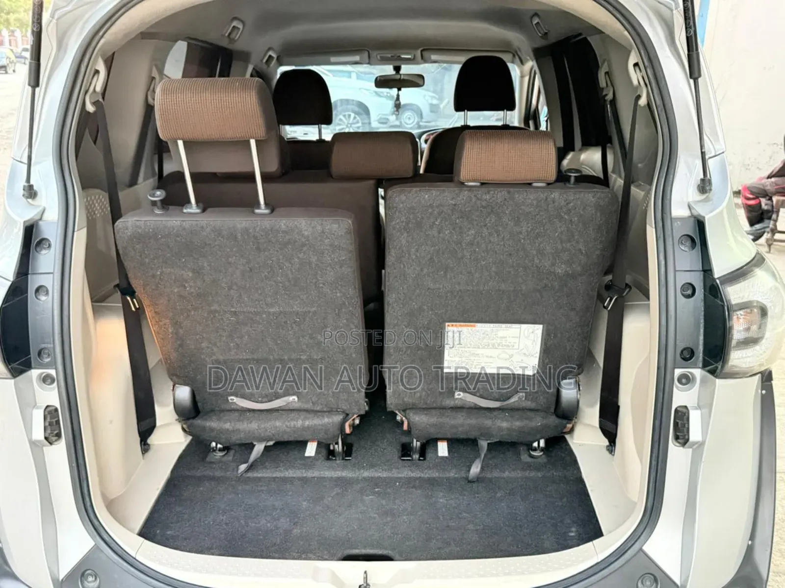 Toyota Sienta 2016 Silver