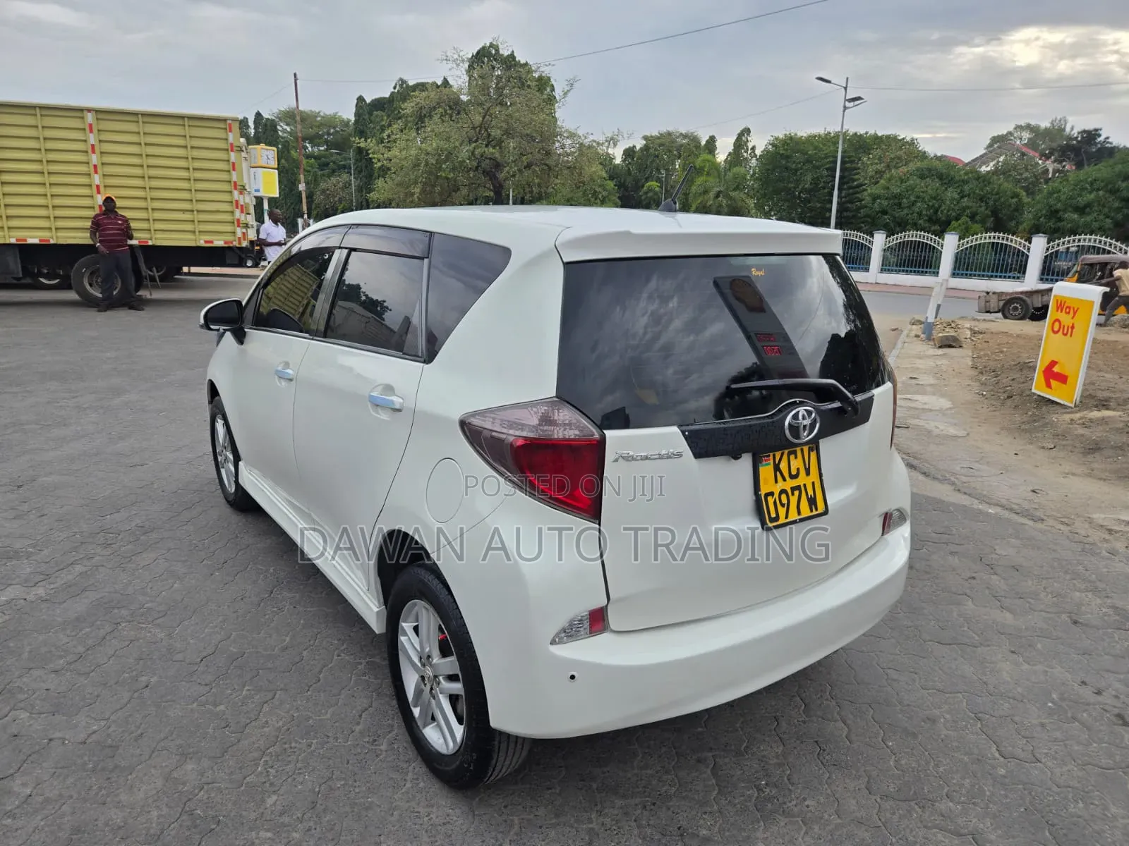 Toyota Ractis 2013 White