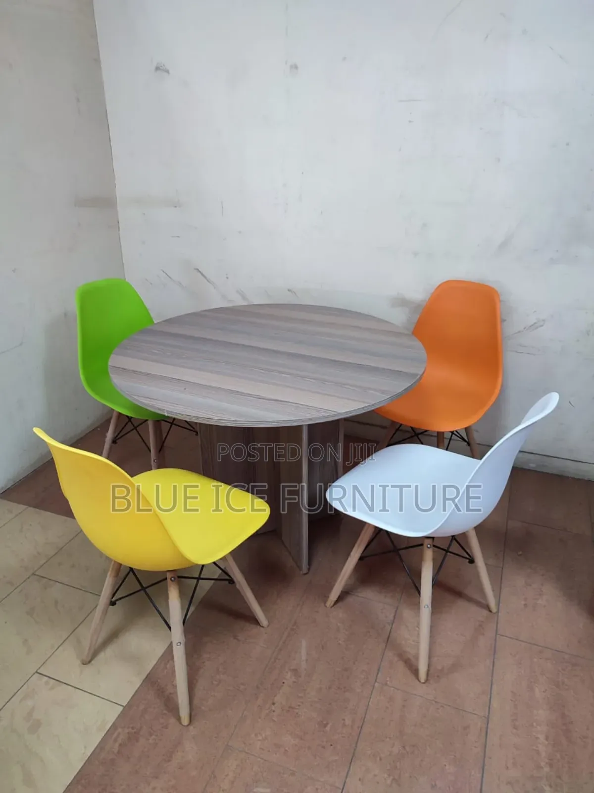 Round MDF Dining Table With Eames Chair