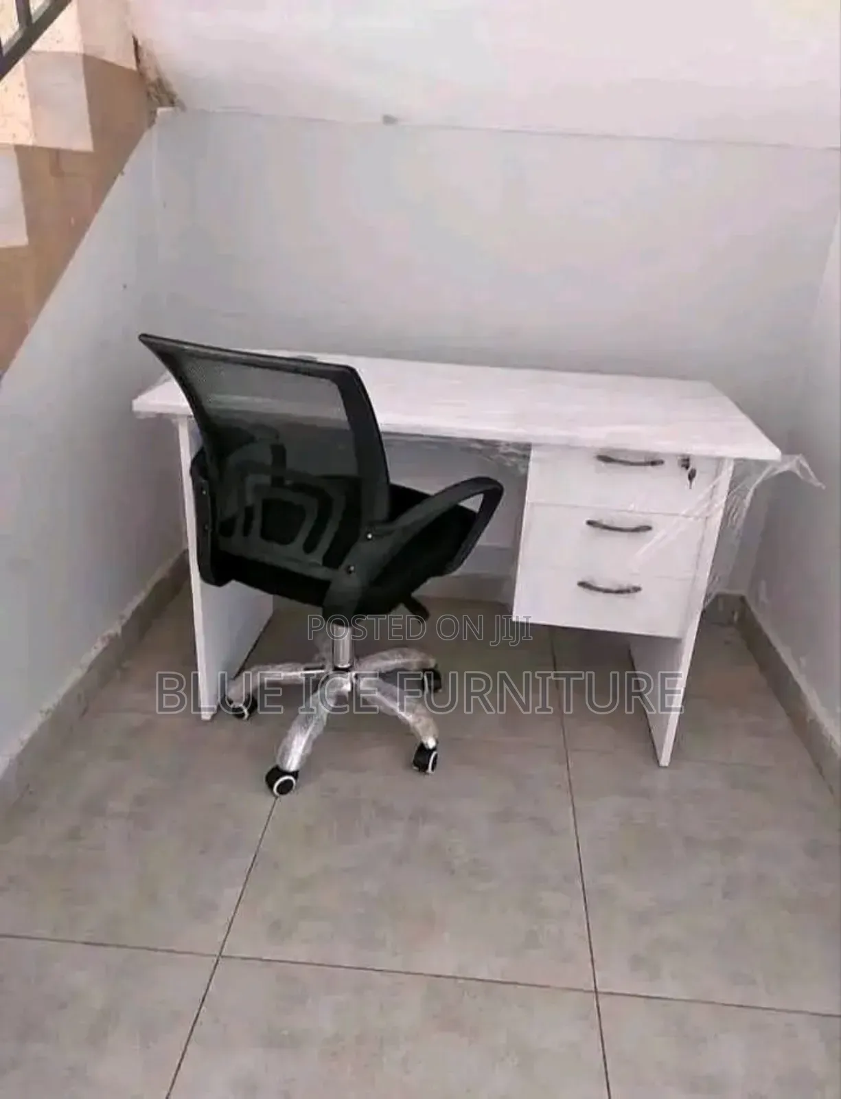 Adjustable Mesh Chair With Desk