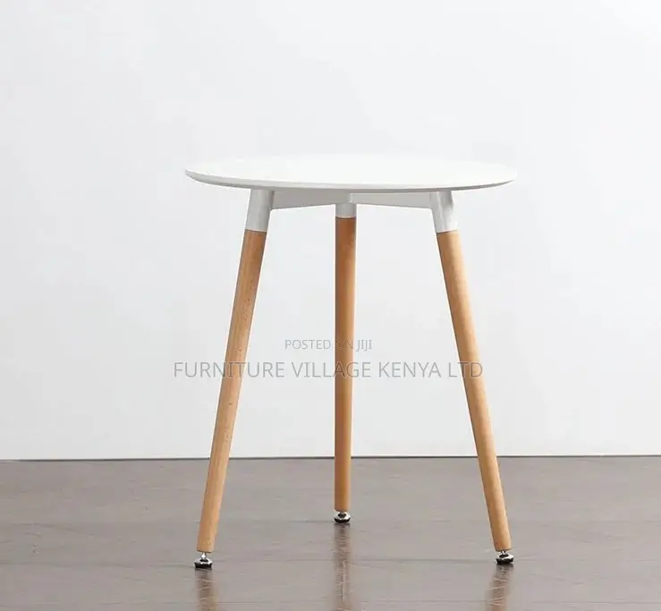 Dining Table; Round Wooden Outdoor Dining Table