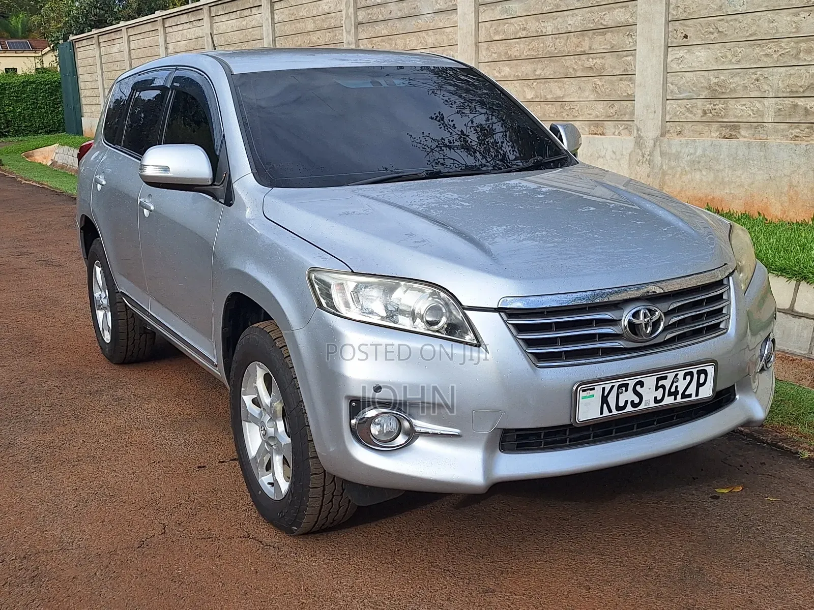 Toyota Vanguard 2011 Silver