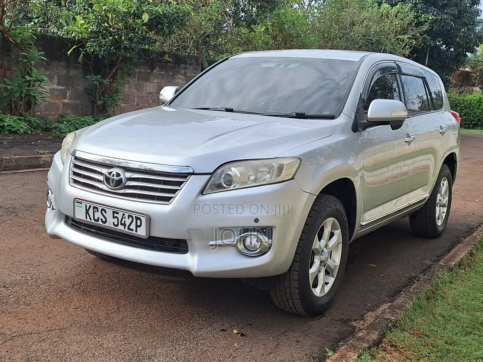 Toyota Vanguard 2011 Silver