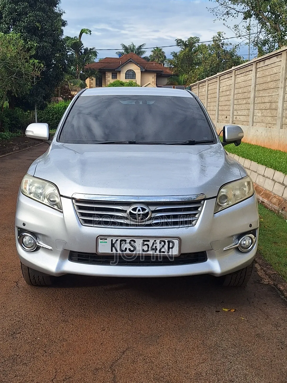 Toyota Vanguard 2011 Silver
