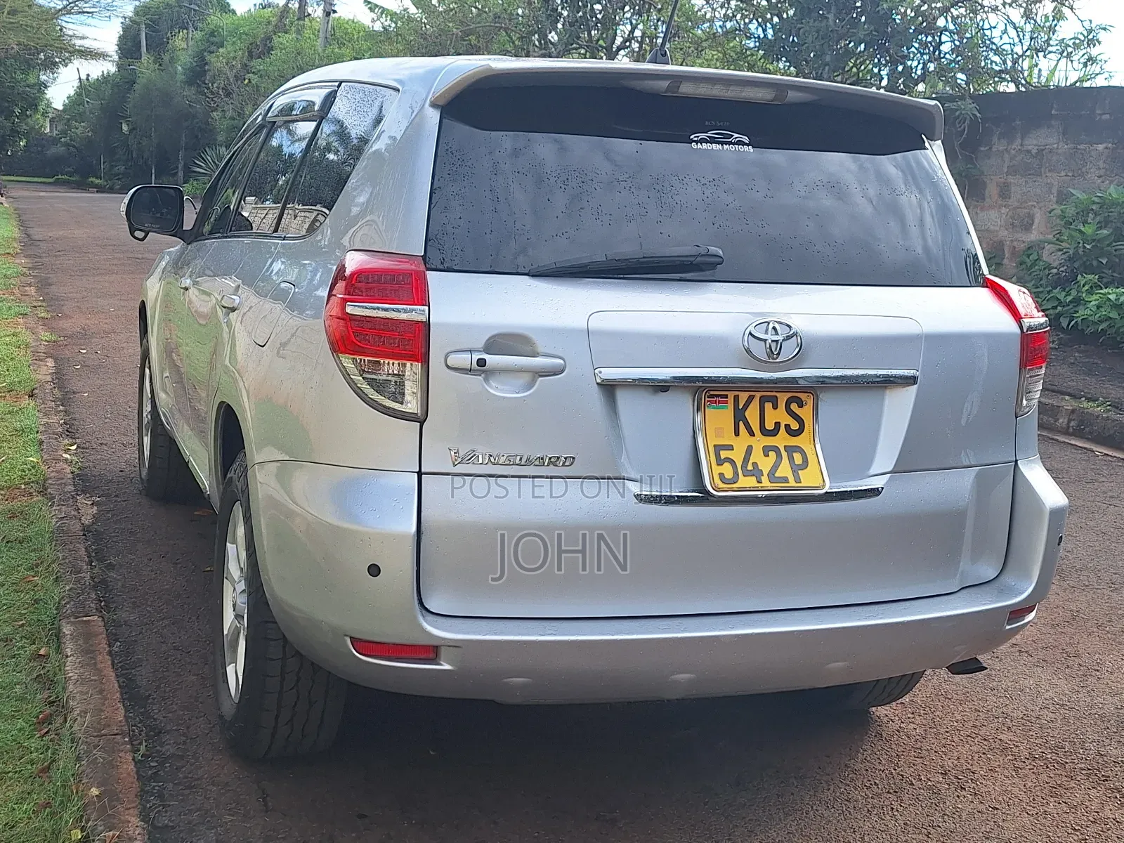 Toyota Vanguard 2011 Silver