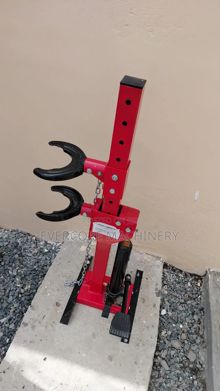 1tonne Suspension Claw Machine Hydraulic Foot Operated.