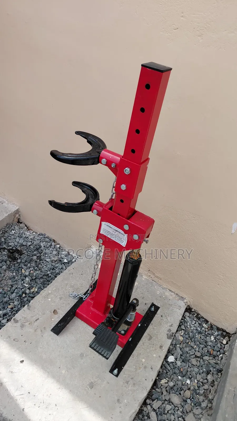1tonne Suspension Claw Machine Hydraulic Foot Operated.
