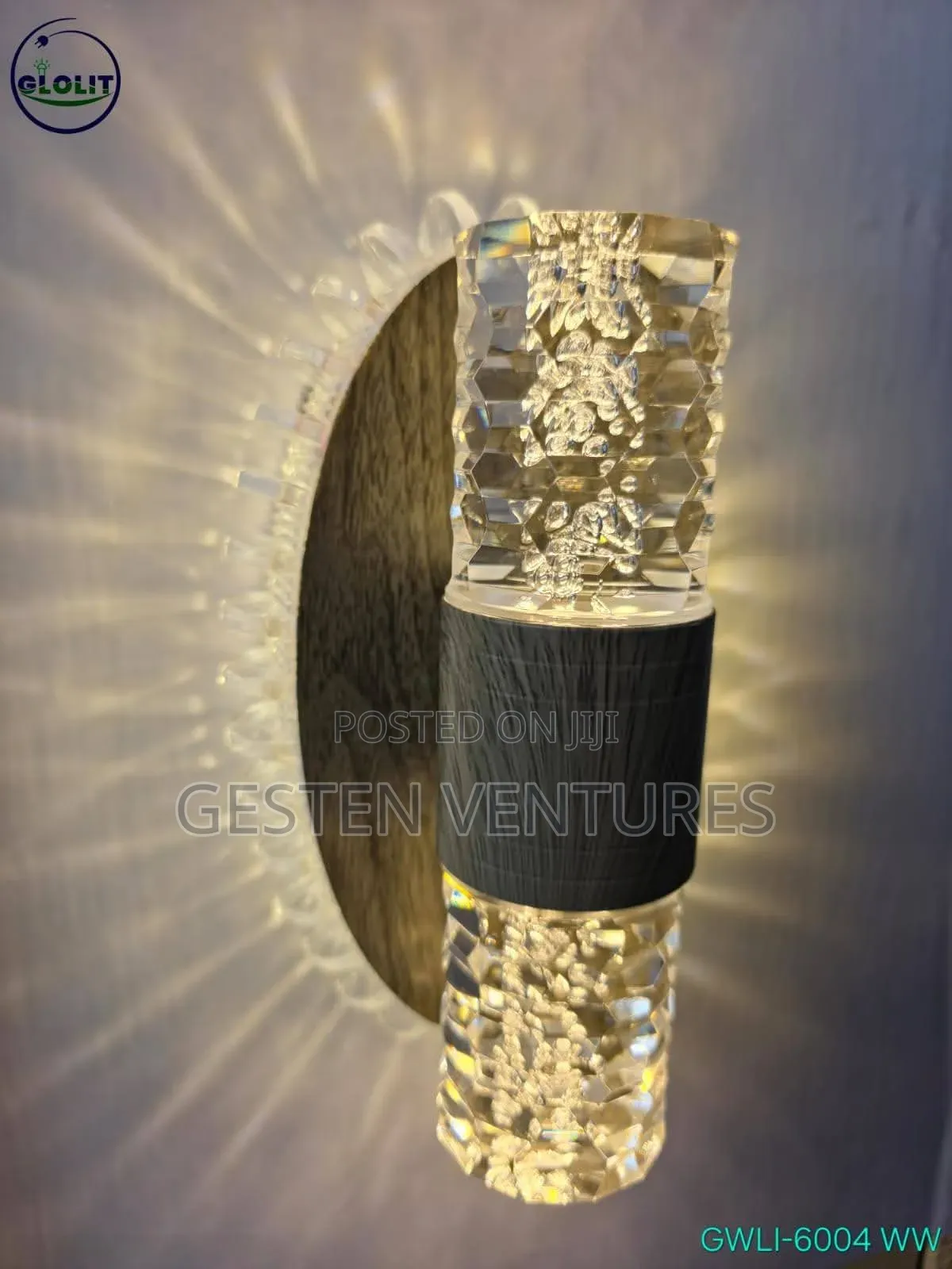 Led Wall Lamp Bracket With a Decorative Crystal-Effect Finish