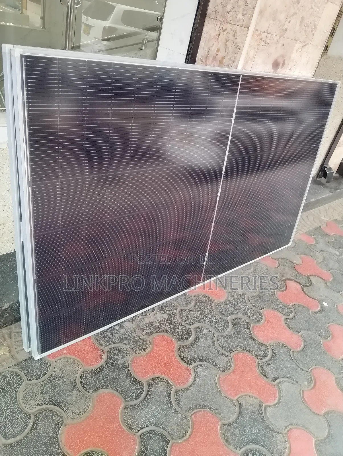 565 Watts Jinko Monocrystaline Solar Panel