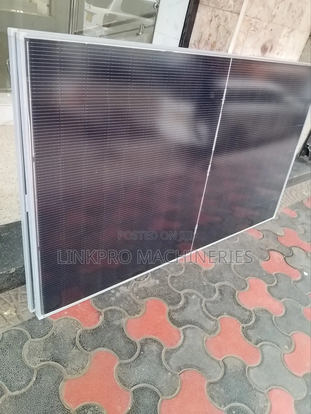 565 Watts Jinko Monocrystaline Solar Panel