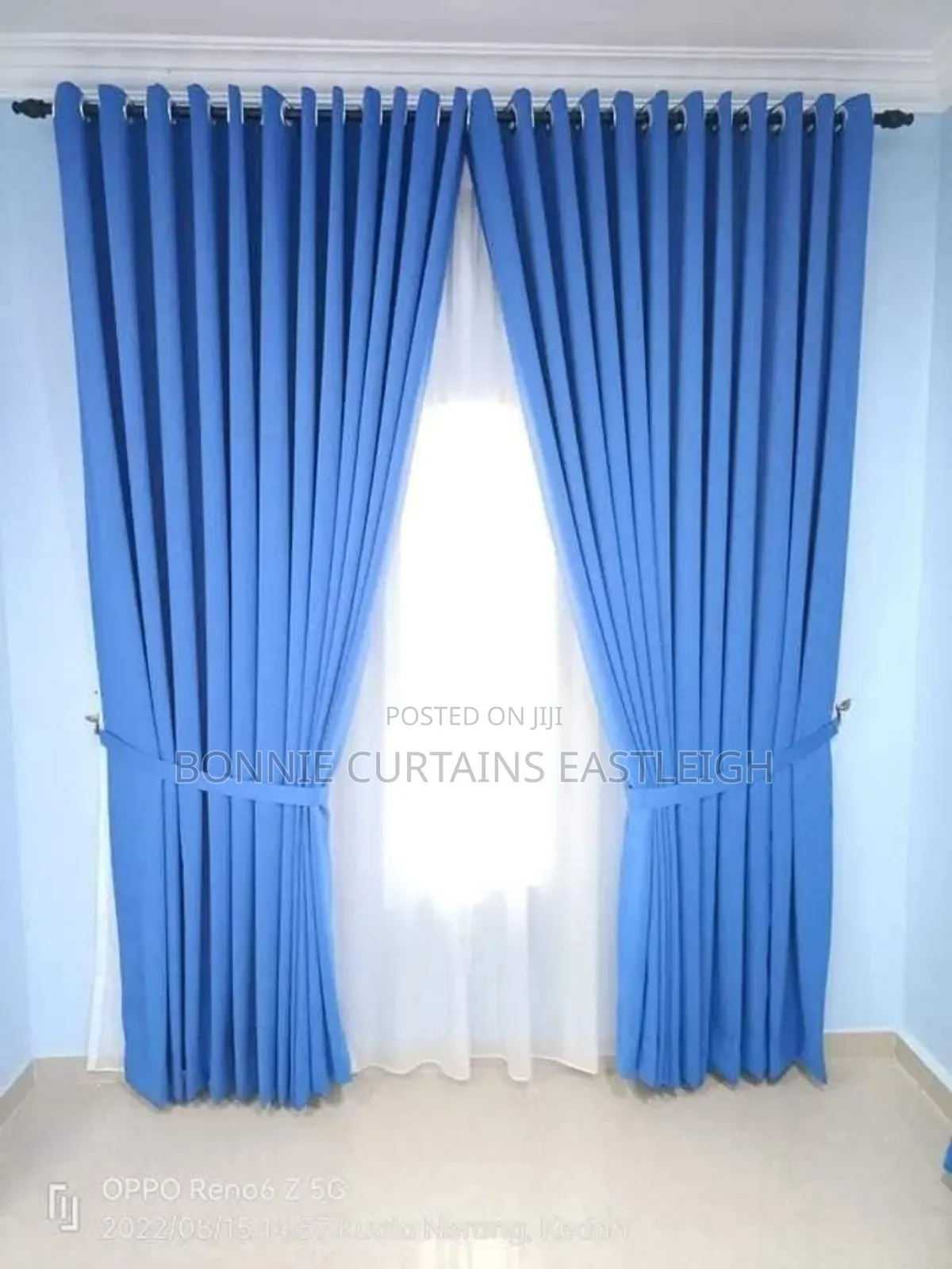 Green and Blue Curtains Best for Living Rooms