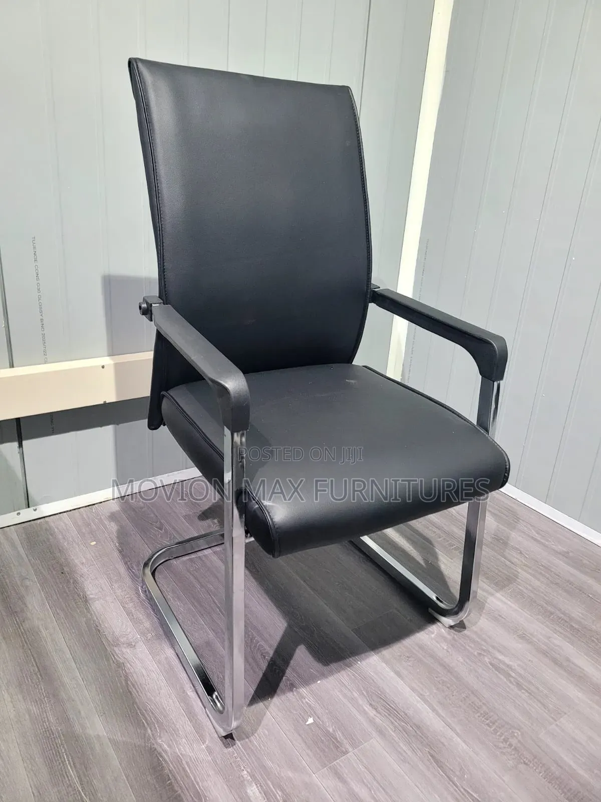 New Unique Waiting Chair